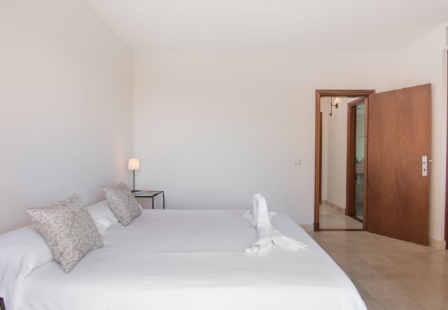 Villa em San Bartolomé de Tirajana - HomeForGuest Salobre Golf Villa, piscina, wifi, vistas impresionantes Villa em San Bartolomé de Tirajana - HomeForGuest Salobre Golf Villa, piscina, wifi, vistas impresionantes