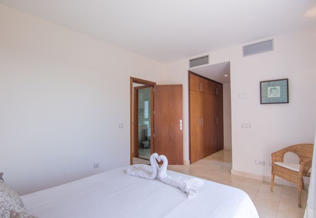 Villa em San Bartolomé de Tirajana - HomeForGuest Salobre Golf Villa, piscina, wifi, vistas impresionantes Villa em San Bartolomé de Tirajana - HomeForGuest Salobre Golf Villa, piscina, wifi, vistas impresionantes