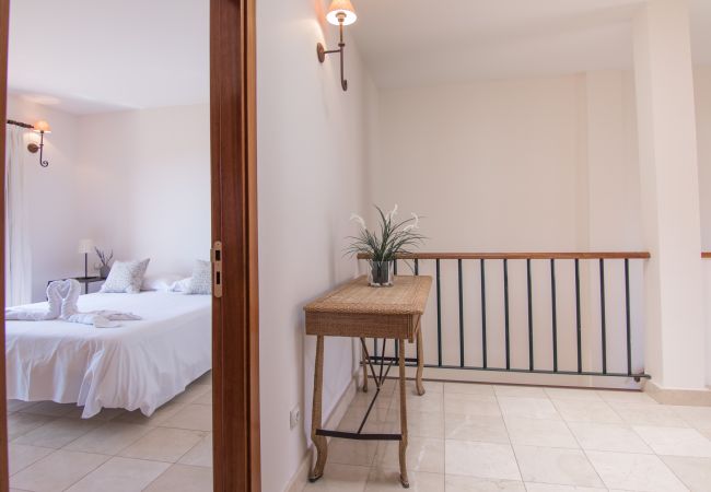 Villa em San Bartolomé de Tirajana - HomeForGuest Salobre Golf Villa, piscina, wifi, vistas impresionantes Villa em San Bartolomé de Tirajana - HomeForGuest Salobre Golf Villa, piscina, wifi, vistas impresionantes
