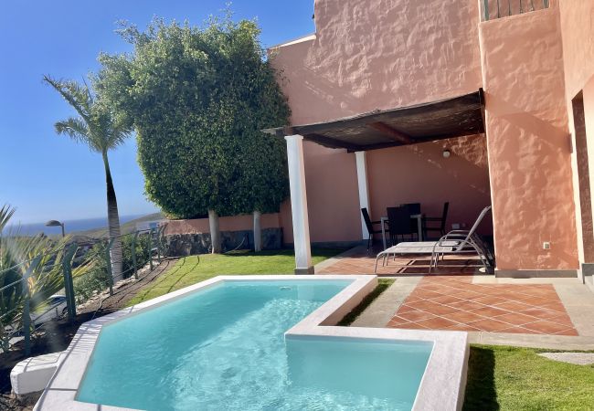 Vila em San Bartolomé de Tirajana - HomeForGuest Salobre Golf Villa, piscina, wifi, vistas impresionantes