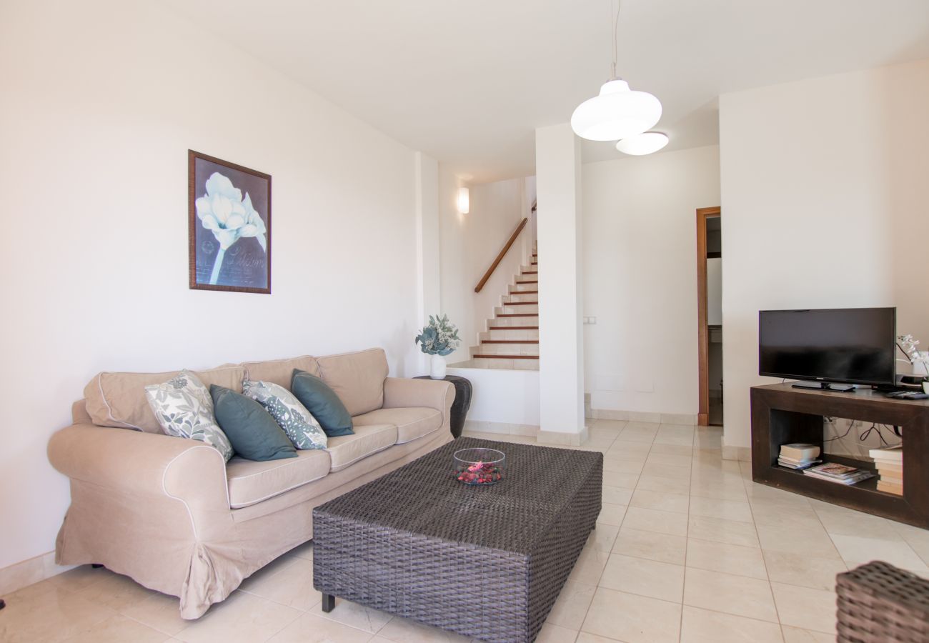 Villa em San Bartolomé de Tirajana - HomeForGuest Salobre Golf Villa, piscina, wifi, vistas impresionantes Villa em San Bartolomé de Tirajana - HomeForGuest Salobre Golf Villa, piscina, wifi, vistas impresionantes