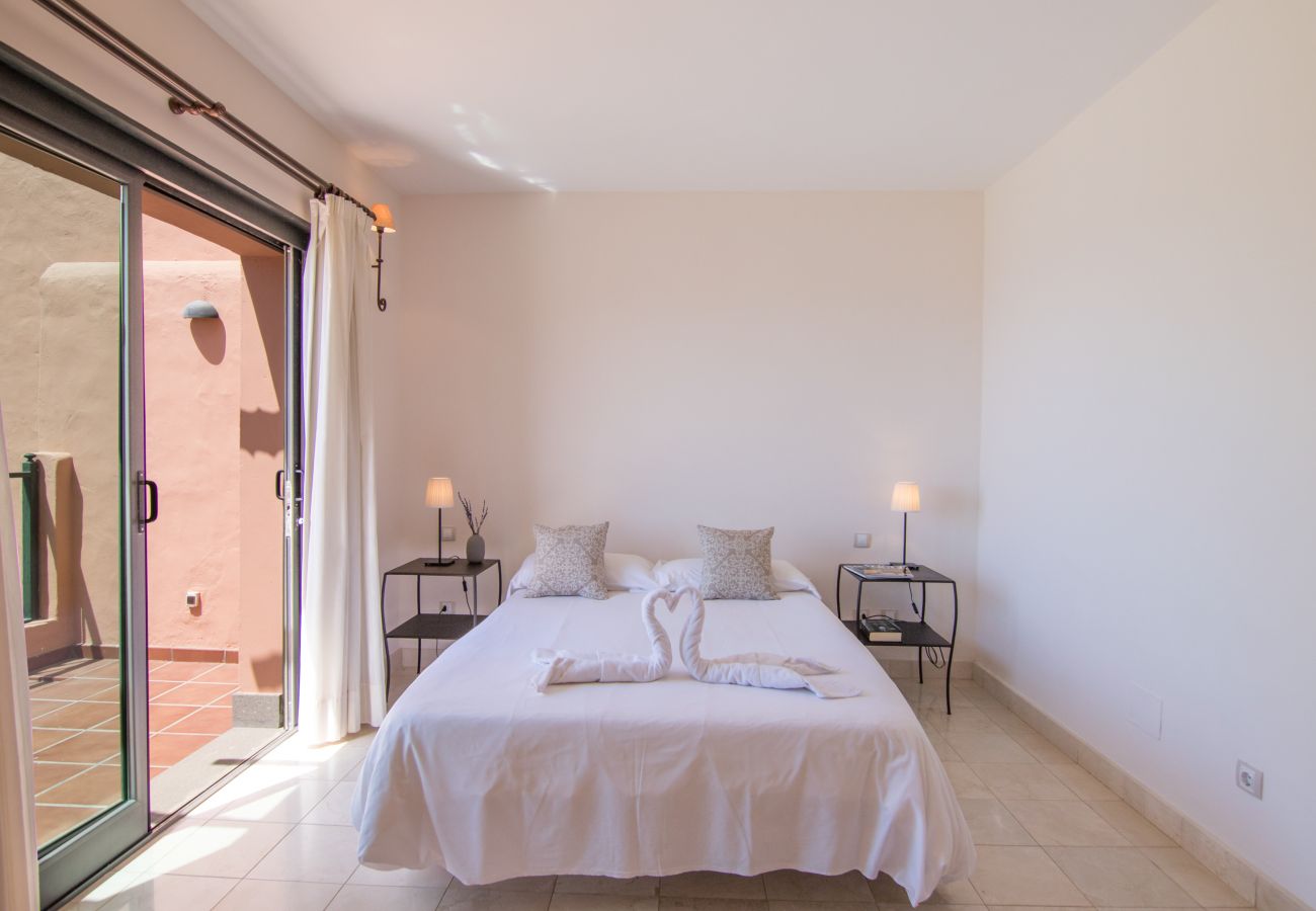 Villa em San Bartolomé de Tirajana - HomeForGuest Salobre Golf Villa, piscina, wifi, vistas impresionantes Villa em San Bartolomé de Tirajana - HomeForGuest Salobre Golf Villa, piscina, wifi, vistas impresionantes