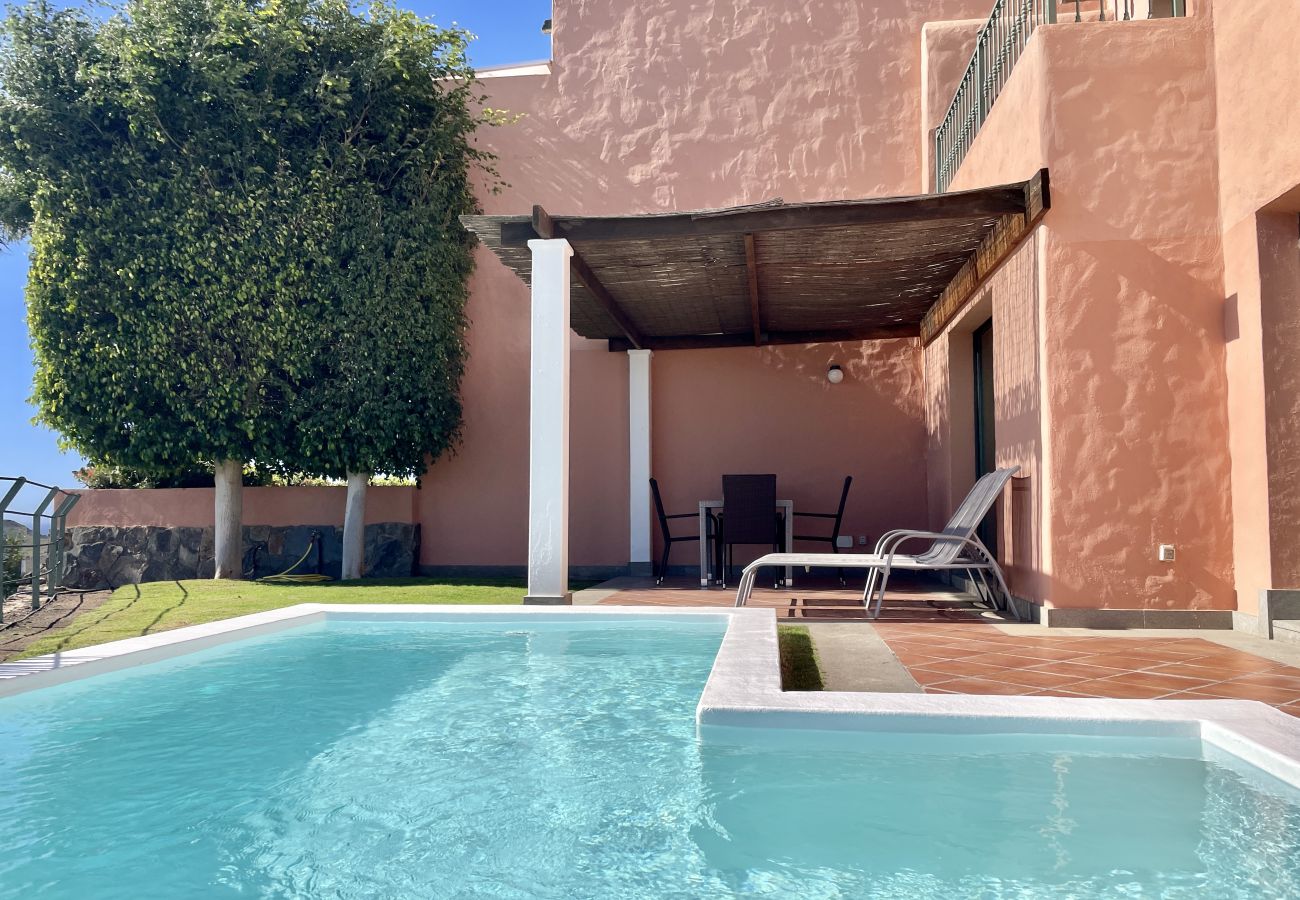Villa em San Bartolomé de Tirajana - HomeForGuest Salobre Golf Villa, piscina, wifi, vistas impresionantes Villa em San Bartolomé de Tirajana - HomeForGuest Salobre Golf Villa, piscina, wifi, vistas impresionantes
