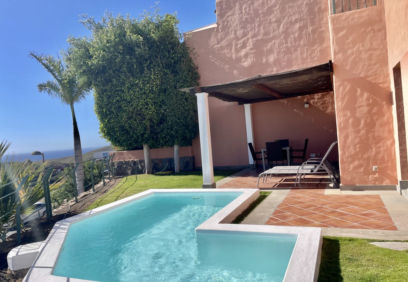 Villa em San Bartolomé de Tirajana - HomeForGuest Salobre Golf Villa, piscina, wifi, vistas impresionantes Villa em San Bartolomé de Tirajana - HomeForGuest Salobre Golf Villa, piscina, wifi, vistas impresionantes
