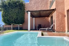 Villa em San Bartolomé de Tirajana - HomeForGuest Salobre Golf Villa, piscina, wifi, vistas impresionantes