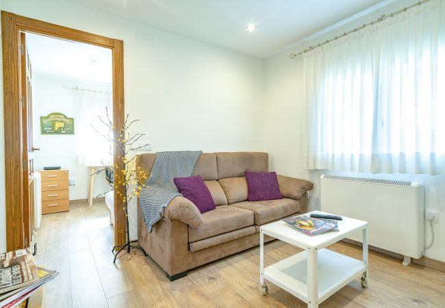 Apartamento em Madrid - FREE WiFi Apartment Vallecas-Albufera-Pedro Laborde M (SDM21) Apartamento em Madrid - FREE WiFi Apartment Vallecas-Albufera-Pedro Laborde M (SDM21)