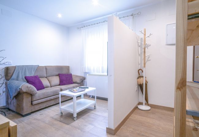 Apartamento em Madrid - FREE WiFi Apartment Vallecas-Albufera-Pedro Laborde M (SDM21) Apartamento em Madrid - FREE WiFi Apartment Vallecas-Albufera-Pedro Laborde M (SDM21)