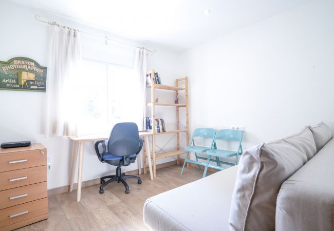 Apartamento em Madrid - FREE WiFi Apartment Vallecas-Albufera-Pedro Laborde M (SDM21) Apartamento em Madrid - FREE WiFi Apartment Vallecas-Albufera-Pedro Laborde M (SDM21)