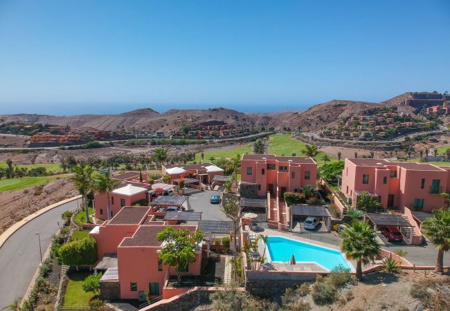 Villa em San Bartolomé de Tirajana - HomeForGuest Salobre Villa, 5PAX, WIFI, POOL, GREAT VIEWS  Villa em San Bartolomé de Tirajana - HomeForGuest Salobre Villa, 5PAX, WIFI, POOL, GREAT VIEWS