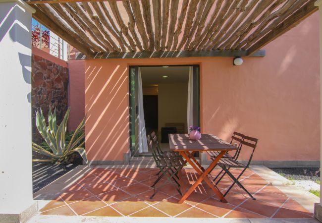 Villa em San Bartolomé de Tirajana - HomeForGuest Salobre Villa, 5PAX, WIFI, POOL, GREAT VIEWS  Villa em San Bartolomé de Tirajana - HomeForGuest Salobre Villa, 5PAX, WIFI, POOL, GREAT VIEWS