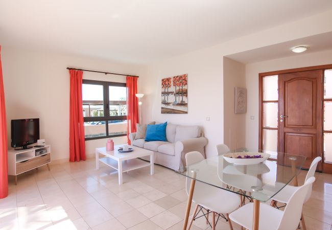 Villa em San Bartolomé de Tirajana - HomeForGuest Salobre Villa, 5PAX, WIFI, POOL, GREAT VIEWS  Villa em San Bartolomé de Tirajana - HomeForGuest Salobre Villa, 5PAX, WIFI, POOL, GREAT VIEWS