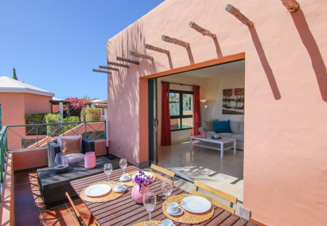 Villa em San Bartolomé de Tirajana - HomeForGuest Salobre Villa, 5PAX, WIFI, POOL, GREAT VIEWS  Villa em San Bartolomé de Tirajana - HomeForGuest Salobre Villa, 5PAX, WIFI, POOL, GREAT VIEWS