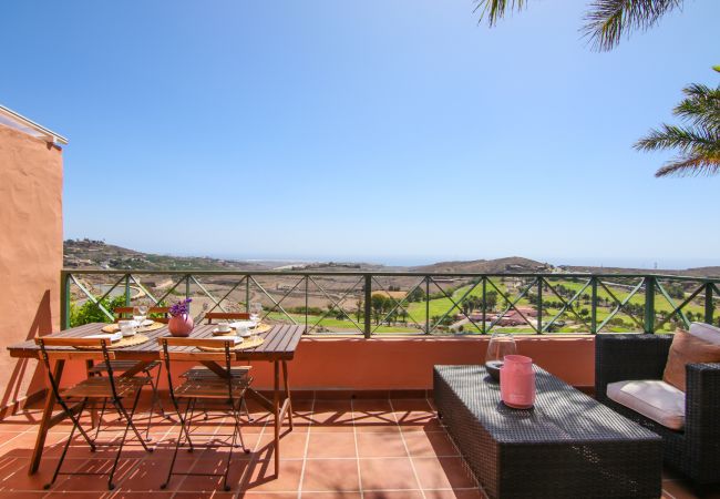 Villa em San Bartolomé de Tirajana - HomeForGuest Salobre Villa, 5PAX, WIFI, POOL, GREAT VIEWS  Villa em San Bartolomé de Tirajana - HomeForGuest Salobre Villa, 5PAX, WIFI, POOL, GREAT VIEWS