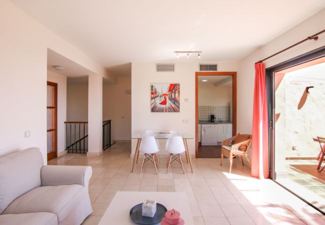 Villa em San Bartolomé de Tirajana - HomeForGuest Salobre Villa, 5PAX, WIFI, POOL, GREAT VIEWS  Villa em San Bartolomé de Tirajana - HomeForGuest Salobre Villa, 5PAX, WIFI, POOL, GREAT VIEWS