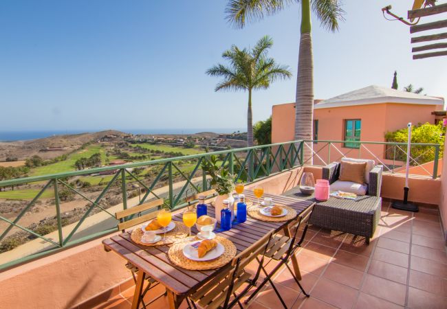 Villa em San Bartolomé de Tirajana - HomeForGuest Salobre Villa, 5PAX, WIFI, POOL, GREAT VIEWS  Villa em San Bartolomé de Tirajana - HomeForGuest Salobre Villa, 5PAX, WIFI, POOL, GREAT VIEWS