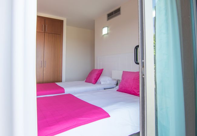 Villa em San Bartolomé de Tirajana - HomeForGuest Salobre Villa, 5PAX, WIFI, POOL, GREAT VIEWS  Villa em San Bartolomé de Tirajana - HomeForGuest Salobre Villa, 5PAX, WIFI, POOL, GREAT VIEWS