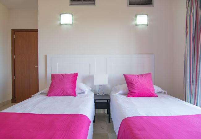 Villa em San Bartolomé de Tirajana - HomeForGuest Salobre Villa, 5PAX, WIFI, POOL, GREAT VIEWS  Villa em San Bartolomé de Tirajana - HomeForGuest Salobre Villa, 5PAX, WIFI, POOL, GREAT VIEWS