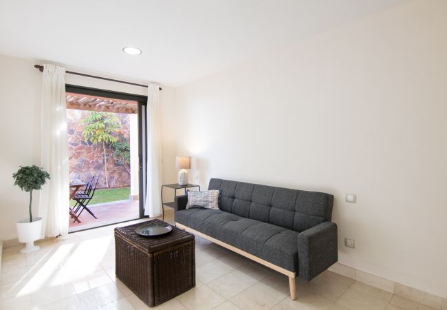 Villa em San Bartolomé de Tirajana - HomeForGuest Salobre Villa, 5PAX, WIFI, POOL, GREAT VIEWS  Villa em San Bartolomé de Tirajana - HomeForGuest Salobre Villa, 5PAX, WIFI, POOL, GREAT VIEWS