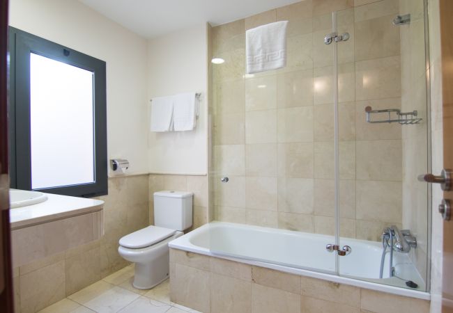 Villa em San Bartolomé de Tirajana - HomeForGuest Salobre Villa, 5PAX, WIFI, POOL, GREAT VIEWS  Villa em San Bartolomé de Tirajana - HomeForGuest Salobre Villa, 5PAX, WIFI, POOL, GREAT VIEWS