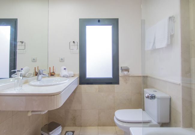 Villa em San Bartolomé de Tirajana - HomeForGuest Salobre Villa, 5PAX, WIFI, POOL, GREAT VIEWS  Villa em San Bartolomé de Tirajana - HomeForGuest Salobre Villa, 5PAX, WIFI, POOL, GREAT VIEWS