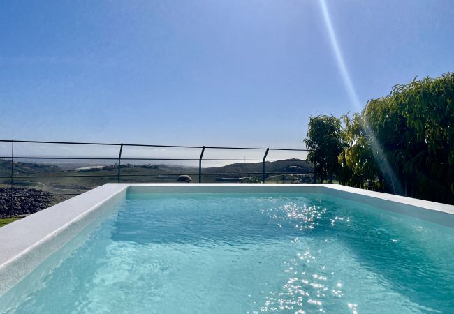 Villa em San Bartolomé de Tirajana - HomeForGuest Salobre Villa, 5PAX, WIFI, POOL, GREAT VIEWS  Villa em San Bartolomé de Tirajana - HomeForGuest Salobre Villa, 5PAX, WIFI, POOL, GREAT VIEWS