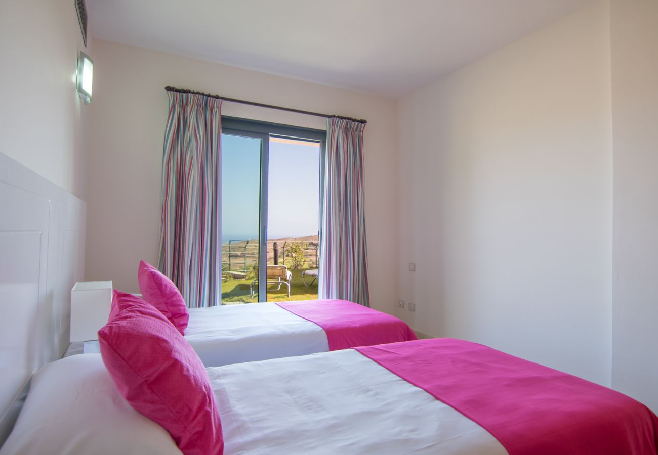 Villa em San Bartolomé de Tirajana - HomeForGuest Salobre Villa, 5PAX, WIFI, POOL, GREAT VIEWS  Villa em San Bartolomé de Tirajana - HomeForGuest Salobre Villa, 5PAX, WIFI, POOL, GREAT VIEWS