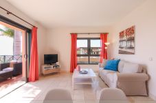 Villa em San Bartolomé de Tirajana - HomeForGuest Salobre Villa, 5PAX, WIFI, POOL, GREAT VIEWS 