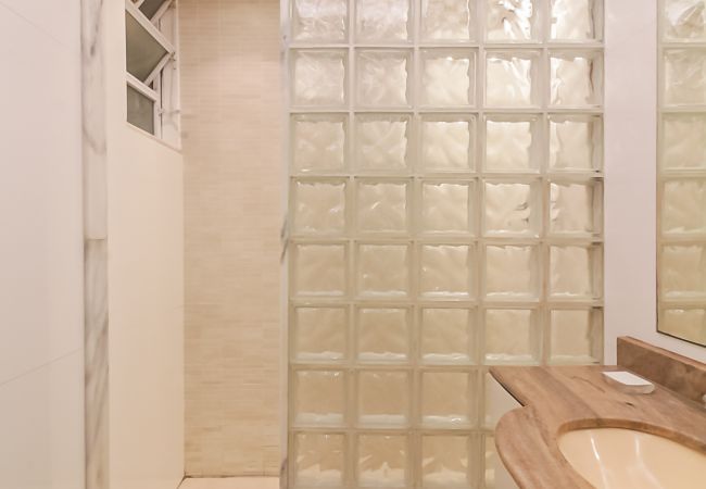 Apartamento em Rio de Janeiro - 2 minutos da praia de copacabana | A306 Apartamento em Rio de Janeiro - 2 minutos da praia de copacabana | A306