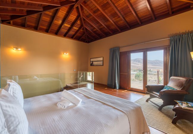 Villa em Antigua - Fuerteventura - HomeForGuest Casa Atlanntes: piscina climatizada, jardín de 4000m² - HomeForGuest  Villa em Antigua - Fuerteventura - HomeForGuest Casa Atlanntes: piscina climatizada, jardín de 4000m² - HomeForGuest