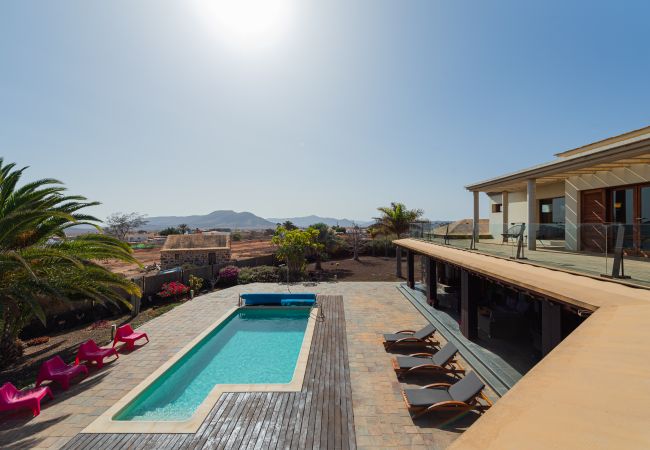Villa em Antigua - Fuerteventura - HomeForGuest Casa Atlanntes: piscina climatizada, jardín de 4000m² - HomeForGuest  Villa em Antigua - Fuerteventura - HomeForGuest Casa Atlanntes: piscina climatizada, jardín de 4000m² - HomeForGuest