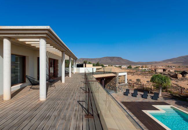 Villa em Antigua - Fuerteventura - HomeForGuest Casa Atlanntes: piscina climatizada, jardín de 4000m² - HomeForGuest  Villa em Antigua - Fuerteventura - HomeForGuest Casa Atlanntes: piscina climatizada, jardín de 4000m² - HomeForGuest