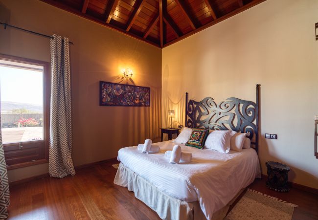 Villa em Antigua - Fuerteventura - HomeForGuest Casa Atlanntes: piscina climatizada, jardín de 4000m² - HomeForGuest  Villa em Antigua - Fuerteventura - HomeForGuest Casa Atlanntes: piscina climatizada, jardín de 4000m² - HomeForGuest