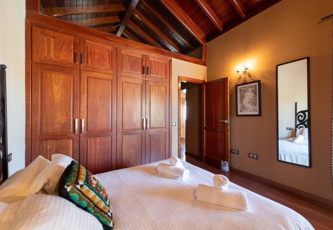 Villa em Antigua - Fuerteventura - HomeForGuest Casa Atlanntes: piscina climatizada, jardín de 4000m² - HomeForGuest  Villa em Antigua - Fuerteventura - HomeForGuest Casa Atlanntes: piscina climatizada, jardín de 4000m² - HomeForGuest