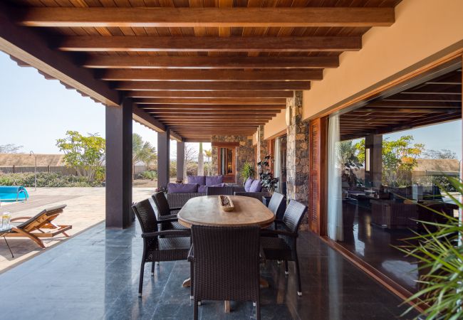 Villa em Antigua - Fuerteventura - HomeForGuest Casa Atlanntes: piscina climatizada, jardín de 4000m² - HomeForGuest  Villa em Antigua - Fuerteventura - HomeForGuest Casa Atlanntes: piscina climatizada, jardín de 4000m² - HomeForGuest