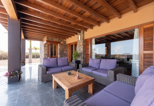 Villa em Antigua - Fuerteventura - HomeForGuest Casa Atlanntes: piscina climatizada, jardín de 4000m² - HomeForGuest  Villa em Antigua - Fuerteventura - HomeForGuest Casa Atlanntes: piscina climatizada, jardín de 4000m² - HomeForGuest