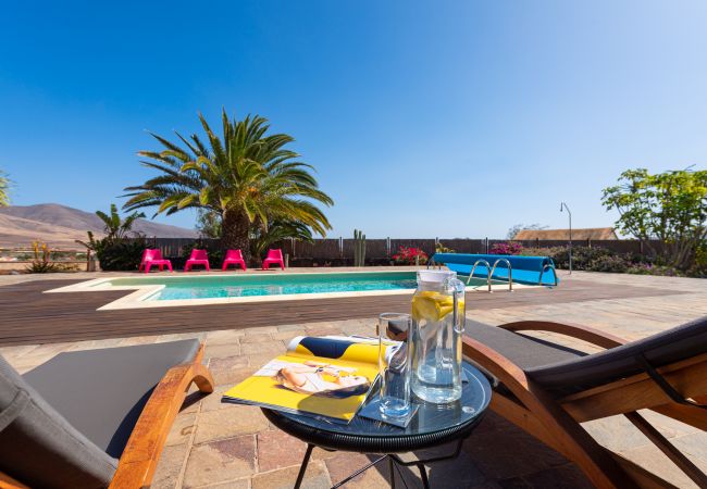 Villa em Antigua - Fuerteventura - HomeForGuest Casa Atlanntes: piscina climatizada, jardín de 4000m² - HomeForGuest  Villa em Antigua - Fuerteventura - HomeForGuest Casa Atlanntes: piscina climatizada, jardín de 4000m² - HomeForGuest