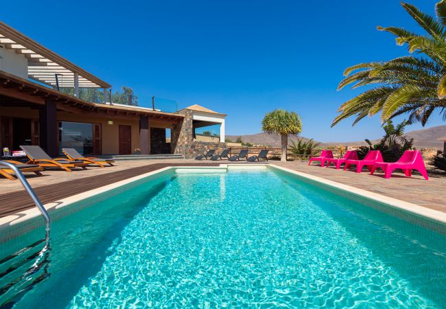 Villa em Antigua - Fuerteventura - HomeForGuest Casa Atlanntes: piscina climatizada, jardín de 4000m² - HomeForGuest  Villa em Antigua - Fuerteventura - HomeForGuest Casa Atlanntes: piscina climatizada, jardín de 4000m² - HomeForGuest