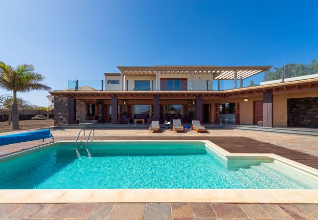 Villa em Antigua - Fuerteventura - HomeForGuest Casa Atlanntes: piscina climatizada, jardín de 4000m² - HomeForGuest  Villa em Antigua - Fuerteventura - HomeForGuest Casa Atlanntes: piscina climatizada, jardín de 4000m² - HomeForGuest