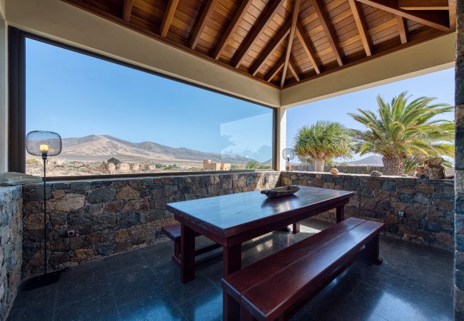 Villa em Antigua - Fuerteventura - HomeForGuest Casa Atlanntes: piscina climatizada, jardín de 4000m² - HomeForGuest  Villa em Antigua - Fuerteventura - HomeForGuest Casa Atlanntes: piscina climatizada, jardín de 4000m² - HomeForGuest