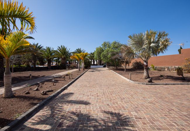 Villa em Antigua - Fuerteventura - HomeForGuest Casa Atlanntes: piscina climatizada, jardín de 4000m² - HomeForGuest  Villa em Antigua - Fuerteventura - HomeForGuest Casa Atlanntes: piscina climatizada, jardín de 4000m² - HomeForGuest