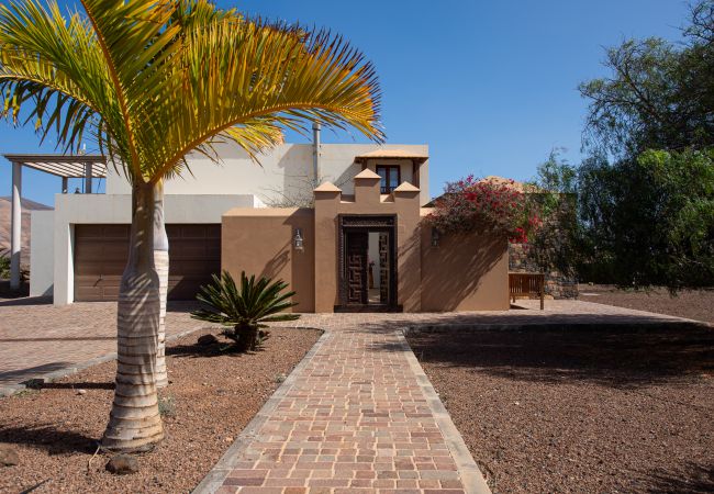 Villa em Antigua - Fuerteventura - HomeForGuest Casa Atlanntes: piscina climatizada, jardín de 4000m² - HomeForGuest  Villa em Antigua - Fuerteventura - HomeForGuest Casa Atlanntes: piscina climatizada, jardín de 4000m² - HomeForGuest