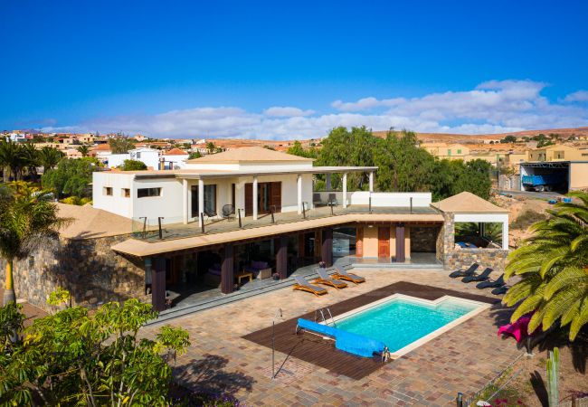 Villa em Antigua - Fuerteventura - HomeForGuest Casa Atlanntes: piscina climatizada, jardín de 4000m² - HomeForGuest  Villa em Antigua - Fuerteventura - HomeForGuest Casa Atlanntes: piscina climatizada, jardín de 4000m² - HomeForGuest