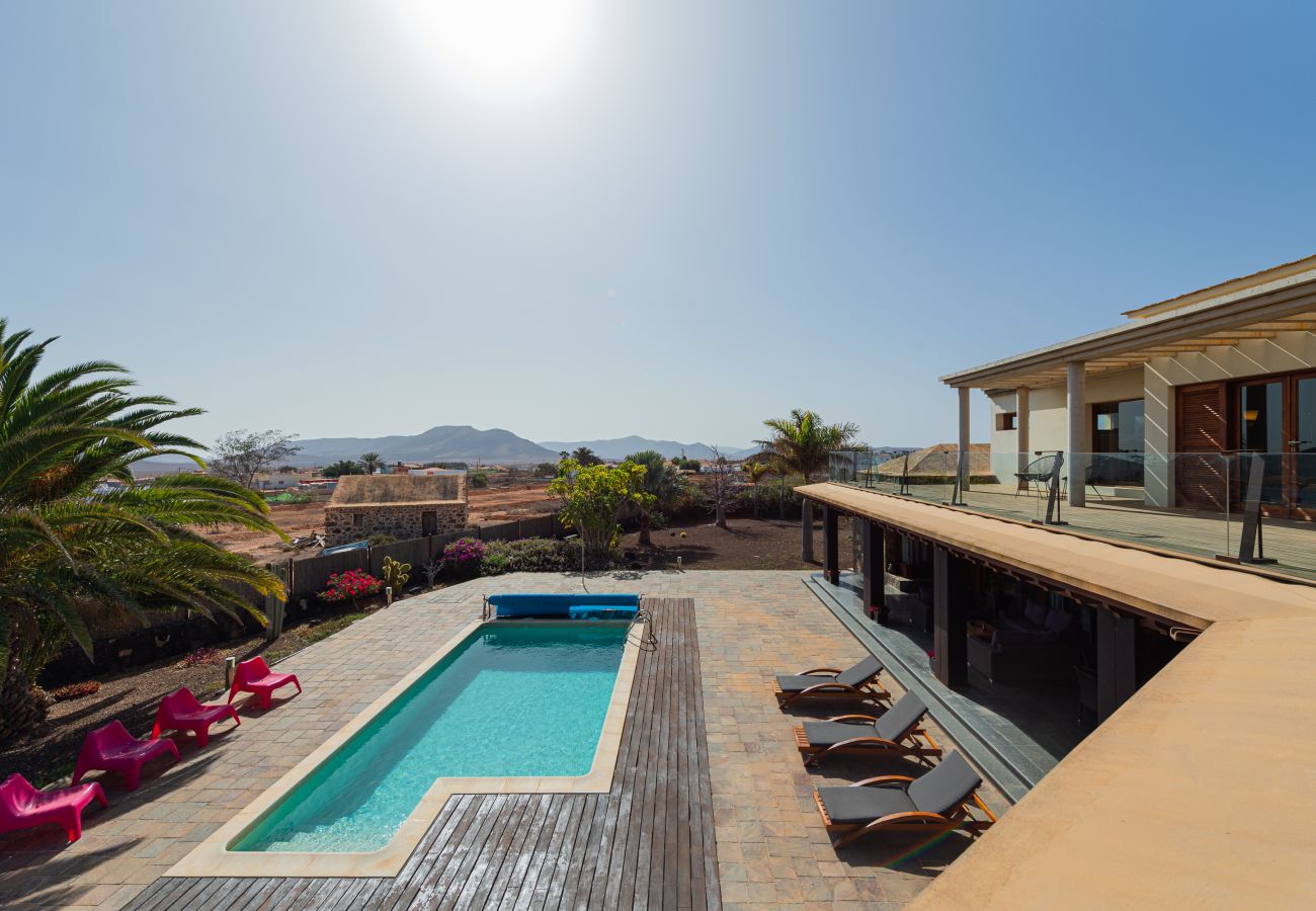 Villa em Antigua - Fuerteventura - HomeForGuest Casa Atlanntes: piscina climatizada, jardín de 4000m² - HomeForGuest  Villa em Antigua - Fuerteventura - HomeForGuest Casa Atlanntes: piscina climatizada, jardín de 4000m² - HomeForGuest