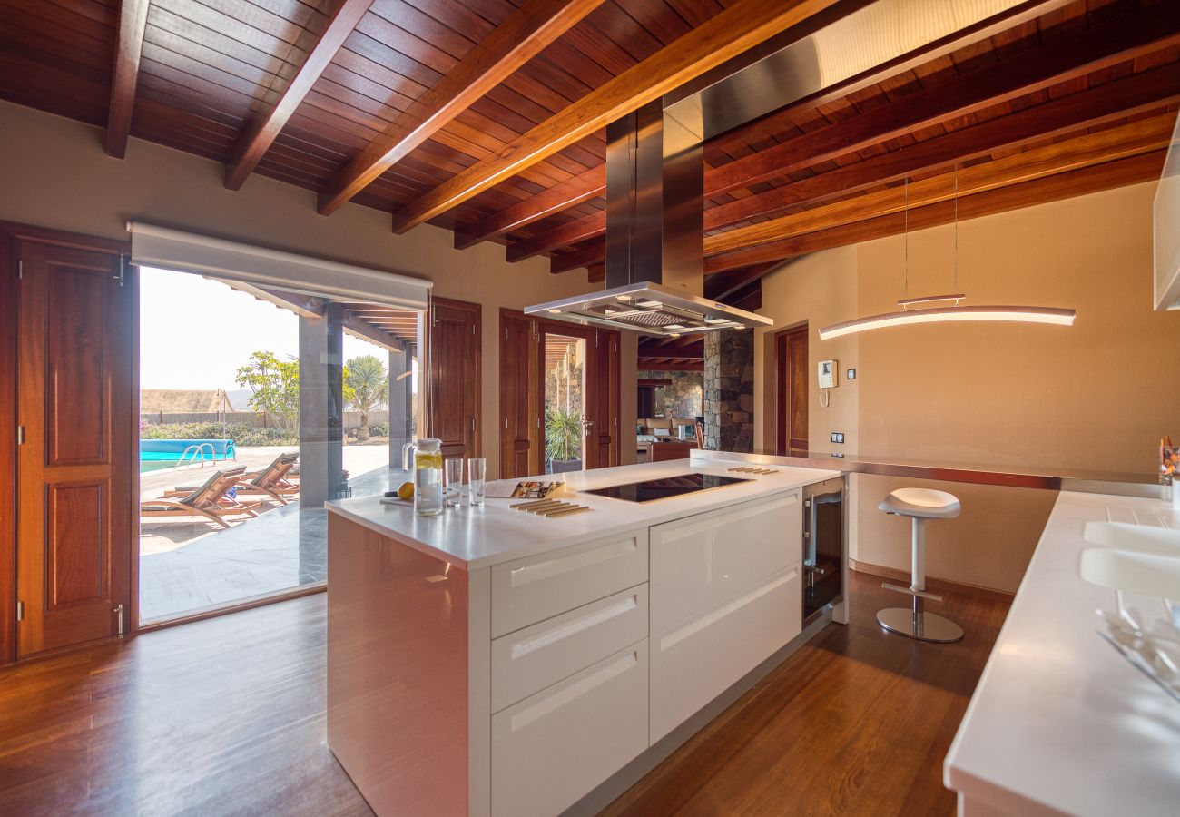 Villa em Antigua - Fuerteventura - HomeForGuest Casa Atlanntes: piscina climatizada, jardín de 4000m² - HomeForGuest  Villa em Antigua - Fuerteventura - HomeForGuest Casa Atlanntes: piscina climatizada, jardín de 4000m² - HomeForGuest