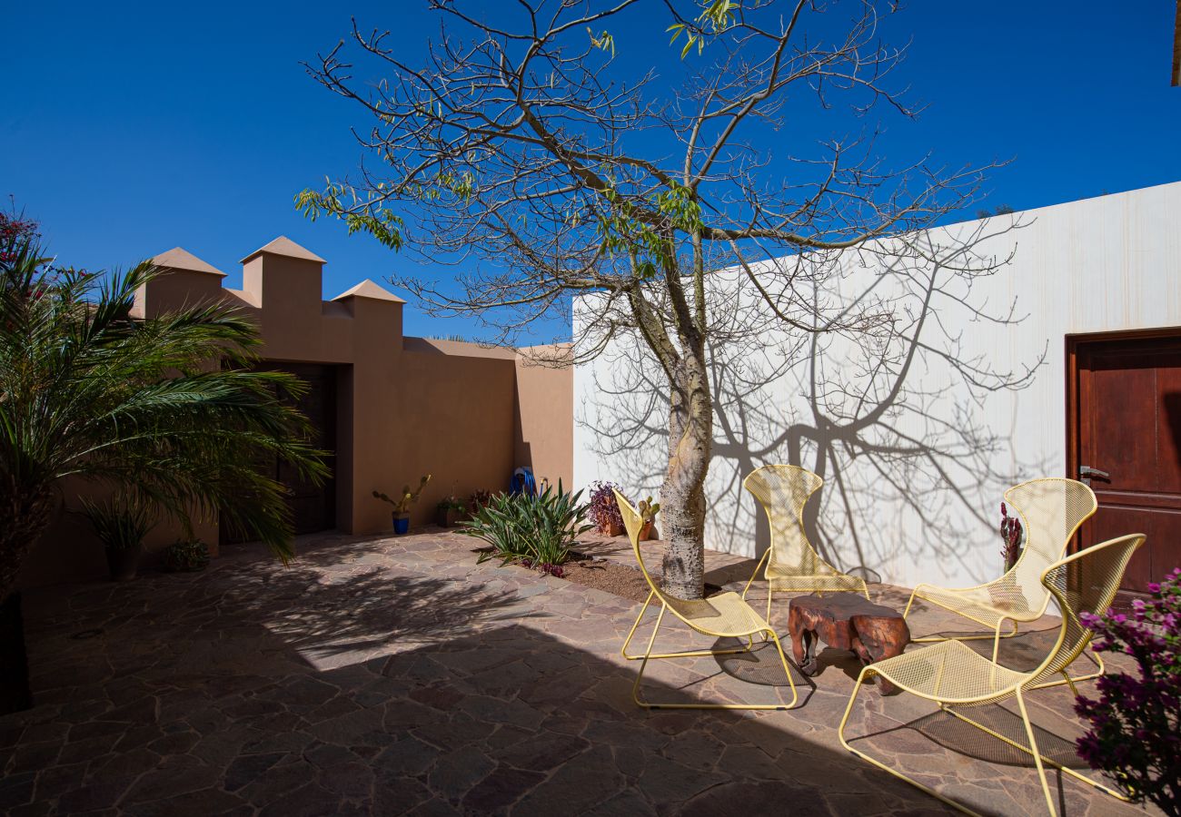 Villa em Antigua - Fuerteventura - HomeForGuest Casa Atlanntes: piscina climatizada, jardín de 4000m² - HomeForGuest  Villa em Antigua - Fuerteventura - HomeForGuest Casa Atlanntes: piscina climatizada, jardín de 4000m² - HomeForGuest