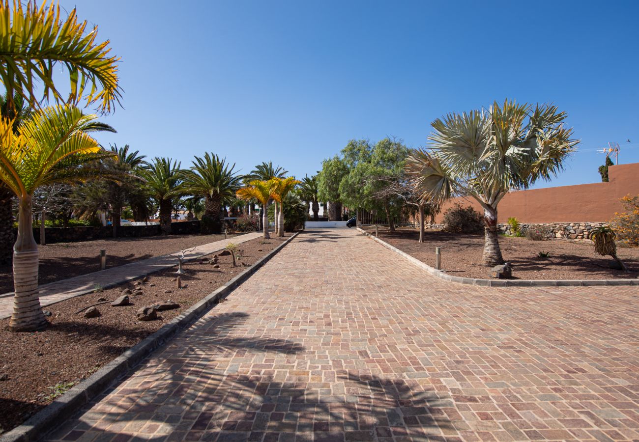 Villa em Antigua - Fuerteventura - HomeForGuest Casa Atlanntes: piscina climatizada, jardín de 4000m² - HomeForGuest  Villa em Antigua - Fuerteventura - HomeForGuest Casa Atlanntes: piscina climatizada, jardín de 4000m² - HomeForGuest