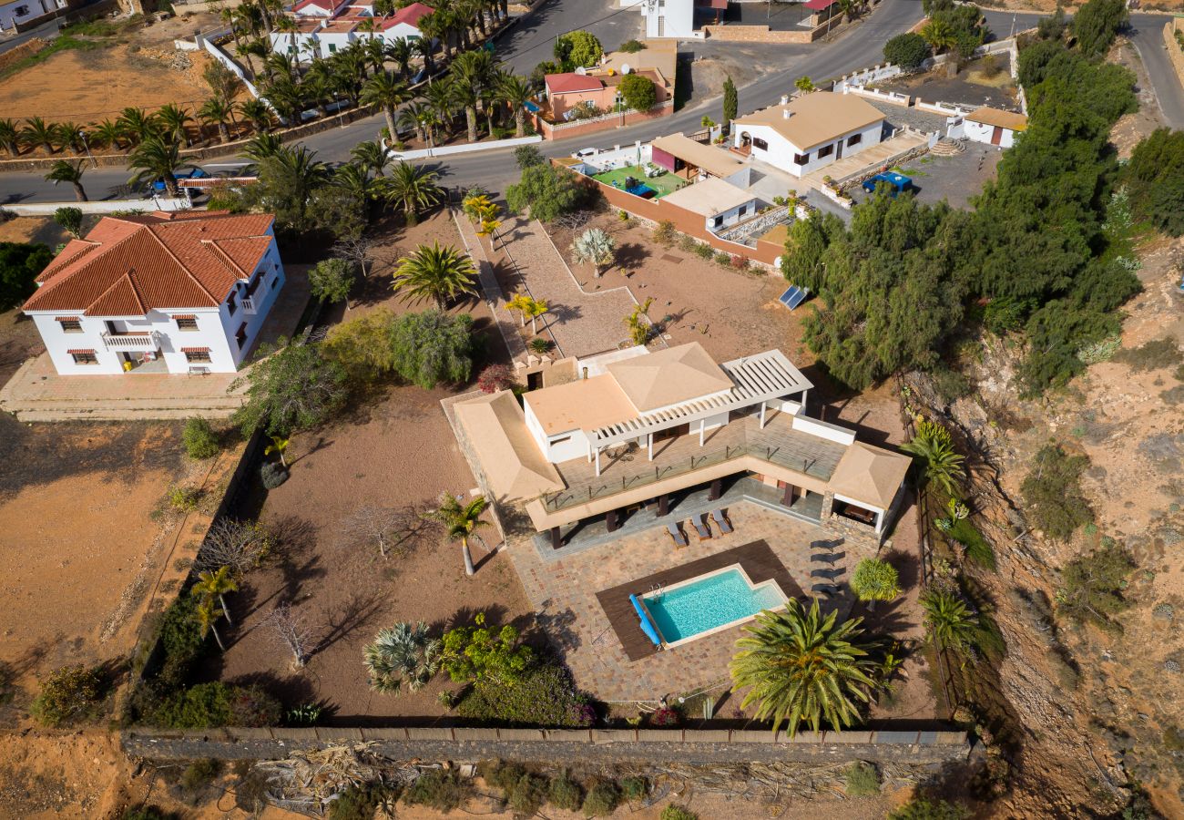 Villa em Antigua - Fuerteventura - HomeForGuest Casa Atlanntes: piscina climatizada, jardín de 4000m² - HomeForGuest  Villa em Antigua - Fuerteventura - HomeForGuest Casa Atlanntes: piscina climatizada, jardín de 4000m² - HomeForGuest