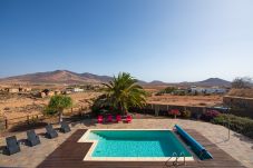 Villa em Antigua - Fuerteventura - HomeForGuest Casa Atlanntes: piscina climatizada, jardín de 4000m² - HomeForGuest 