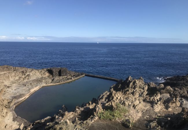 Apartamento em Arico - HomeForGuest NextDoor Oasis: frente al mar, terraza, piscina natural- HomeForGuest Apartamento em Arico - HomeForGuest NextDoor Oasis: frente al mar, terraza, piscina natural- HomeForGuest