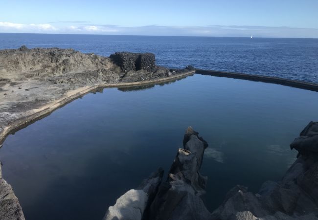 Apartamento em Arico - HomeForGuest NextDoor Oasis: frente al mar, terraza, piscina natural- HomeForGuest Apartamento em Arico - HomeForGuest NextDoor Oasis: frente al mar, terraza, piscina natural- HomeForGuest